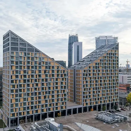 Metropolis- Brand New With Free Parking *