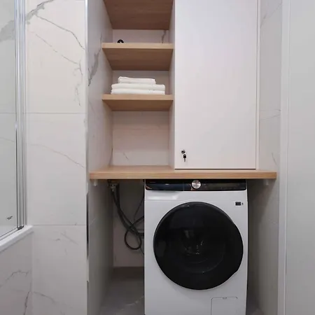 Metropolis- Brand New With Free Parking Апартаменти *