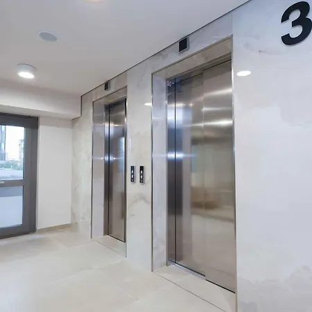 Metropolis- Brand New With Free Parking * Братислава