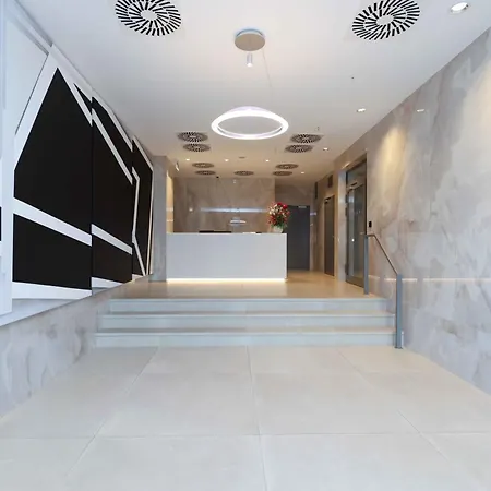 Metropolis- Brand New With Free Parking * Bratislava