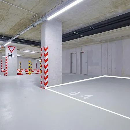 Апартаменти Metropolis- Brand New With Free Parking *