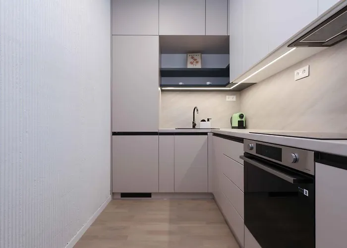 Metropolis- Brand New With Free Parking Appartement