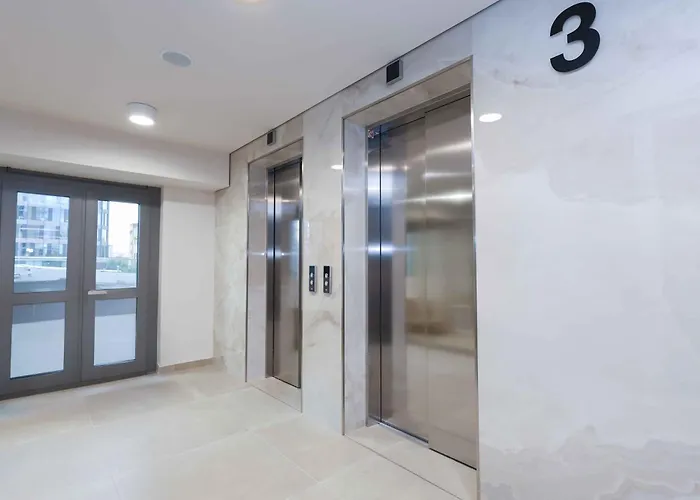 Metropolis- Brand New With Free Parking * Bratislava