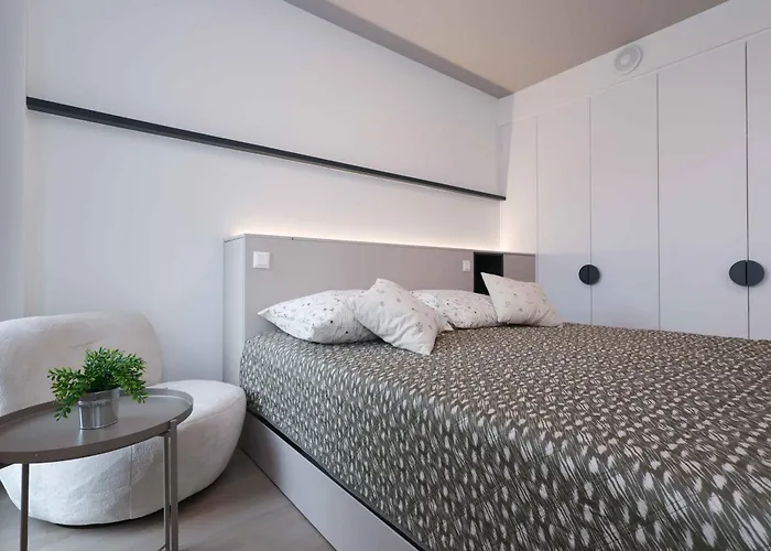 Metropolis- Brand New With Free Parking Apartmán